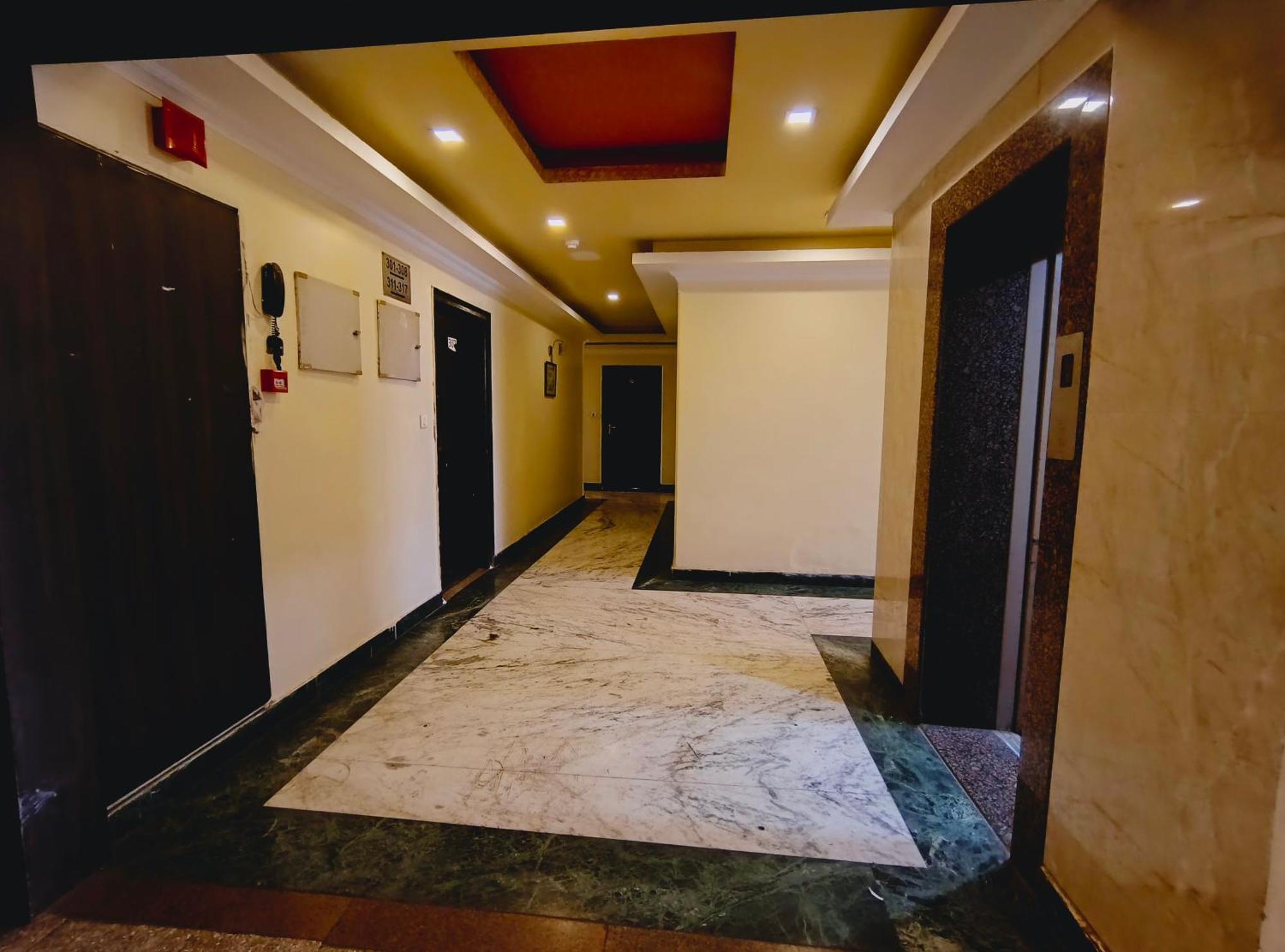 P Palace - Near Kashi Vishwanath Temple Varanasi Dış mekan fotoğraf
